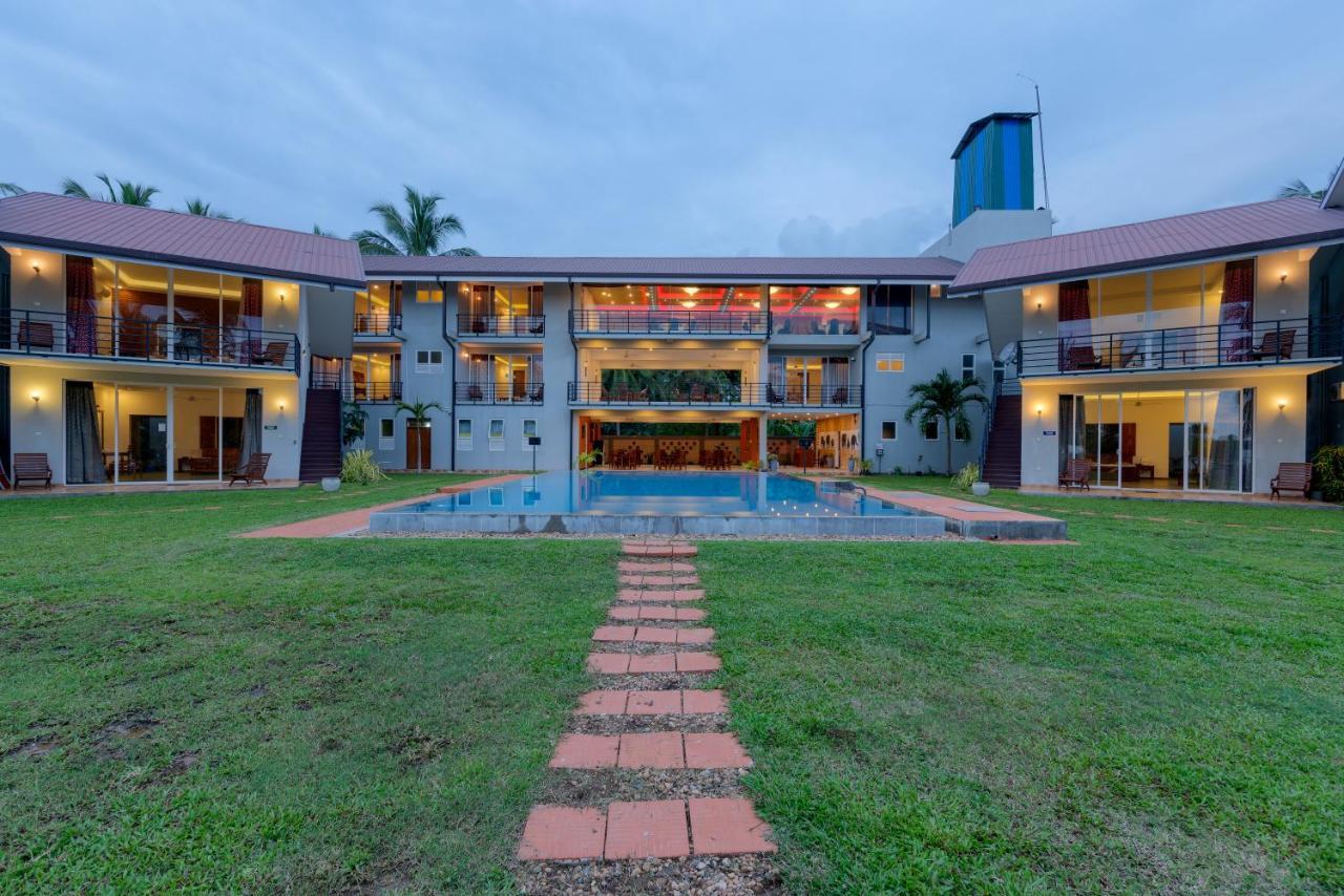Tara Watergate Hotel Tissamaharama Ngoại thất bức ảnh