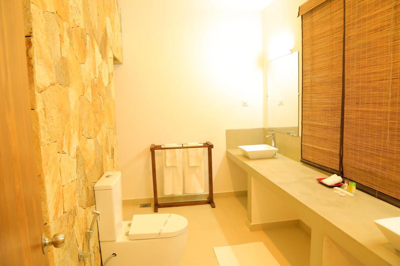 Tara Watergate Hotel Tissamaharama Ngoại thất bức ảnh